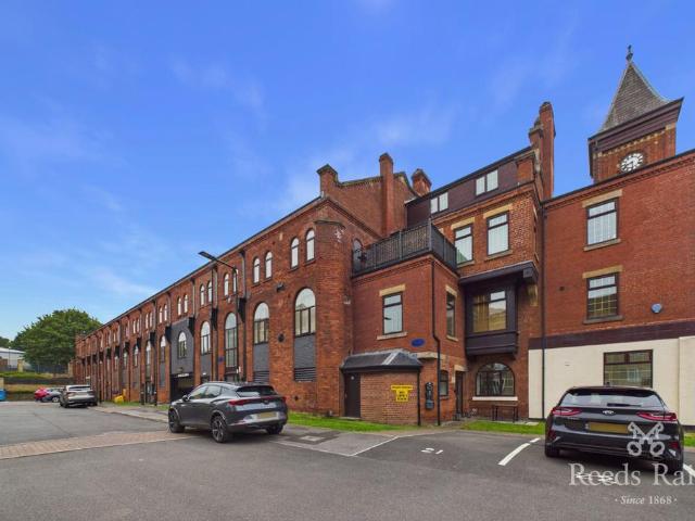 Flat for sale in Middlewood, Sheffield