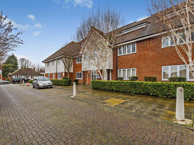 Flat for sale in Midway, Kent
