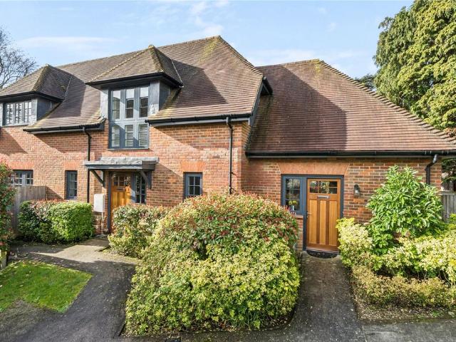 Flat for sale in Ashlyns Estate, Pouchen End