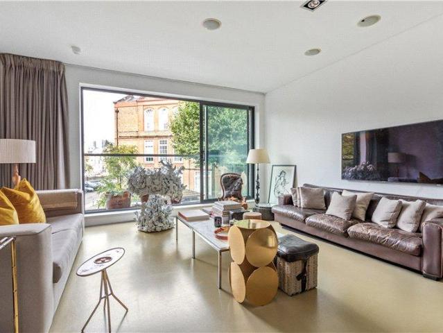 Flat for sale in Kennington, Greater London