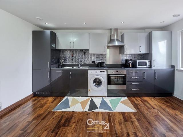 Flat for sale in Rush Green, Greater London