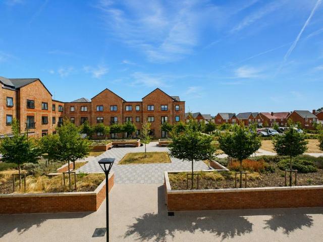 Flat for sale in Highcroft, Berrick Salome