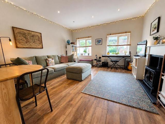 Flat for sale in Holloway Hill, Waverley