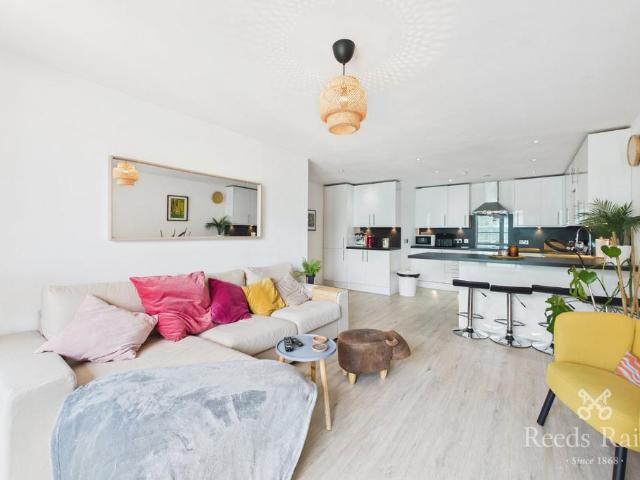 Flat for sale in Georgia, Greater Manchester