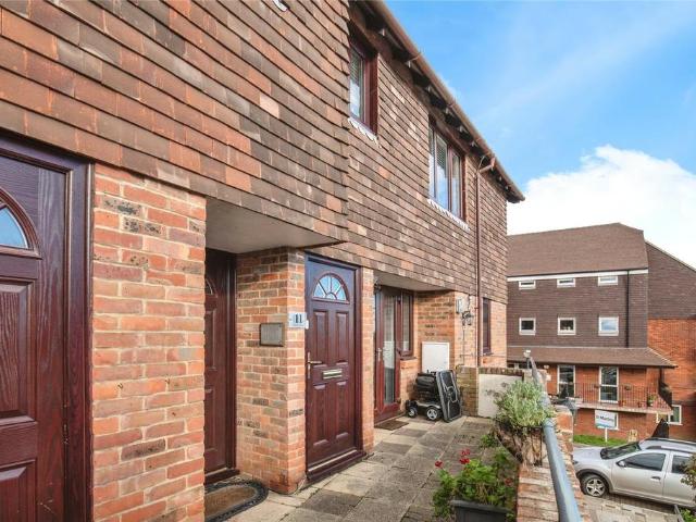 Flat for sale in Battle, Heathlands
