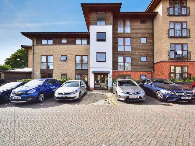 Flat for sale in Penenden Heath, Maidstone