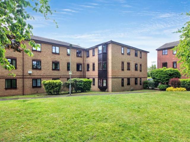 Flat for sale in Walton, Aylesbury