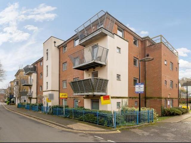 Flat for sale in Castlefield, Cressex