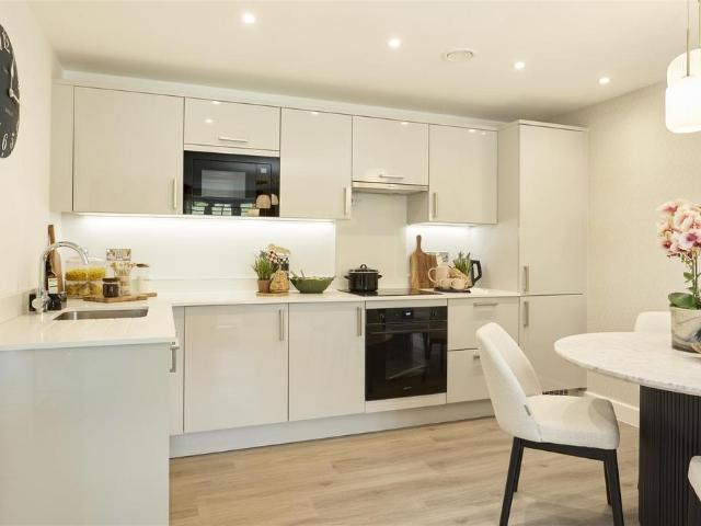 Flat for sale in Arundel, Clapham