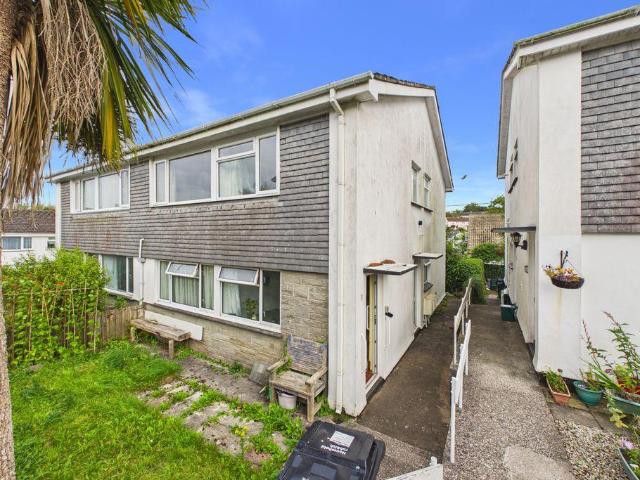 Flat for sale in Penbeagle, Cornwall
