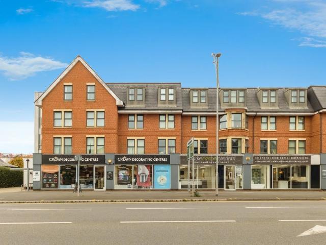 Flat for sale in Abbey Park, Barton In Fabis