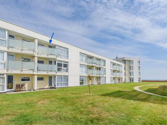 Flat for sale in Littlecote, West Sussex