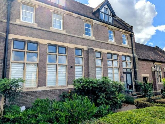 Flat for sale in Dunstable, Bedfordshire