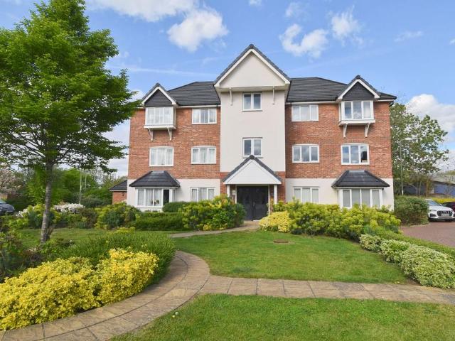 Flat for sale in Ashley Park, Surrey
