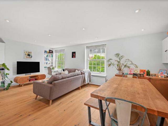 Flat for sale in Barnsbury, Greater London