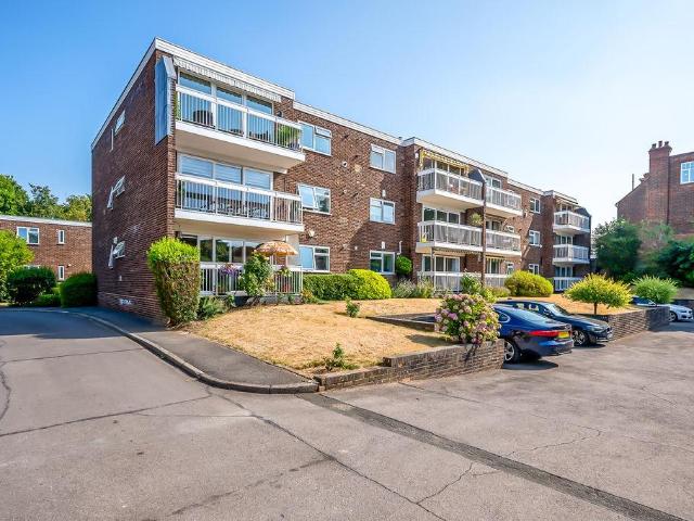 Flat for sale in Widmore, Greater London