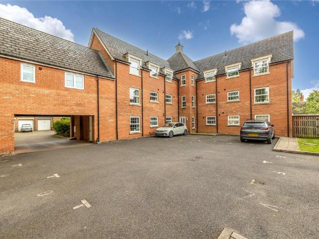 Flat for sale in Harrold, Bedford