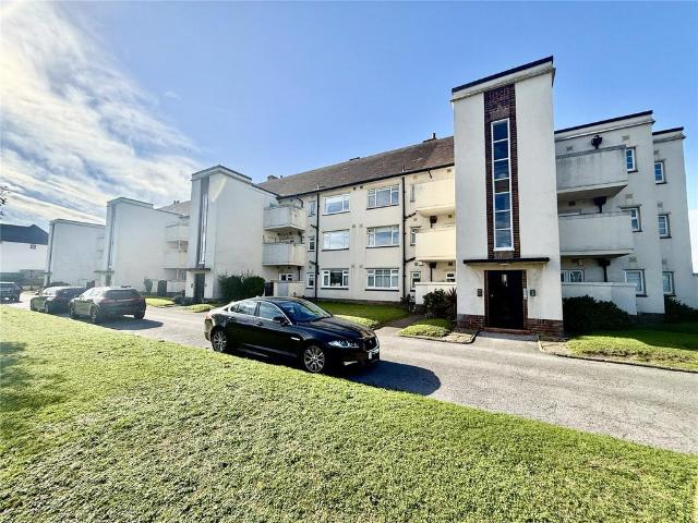 Flat for sale in Crosby, Sefton
