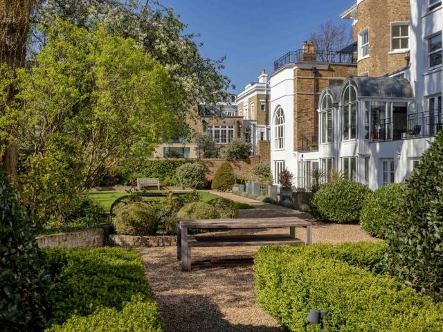 Flat for sale in Notting Hill, Greater London