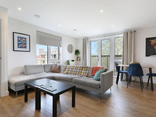 Flat for sale in Camberwell, Greater London