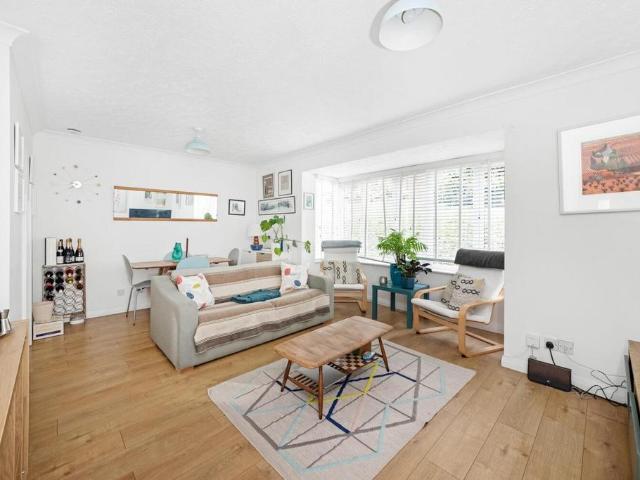 Flat for sale in Peckham, Greater London