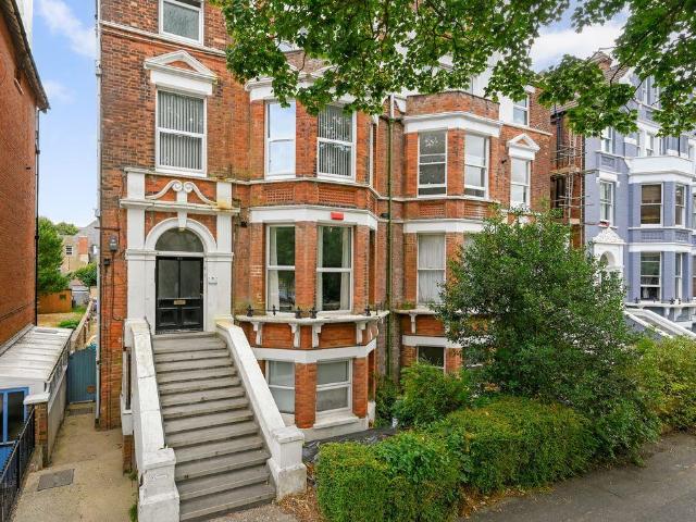 Flat for sale in Folkestone