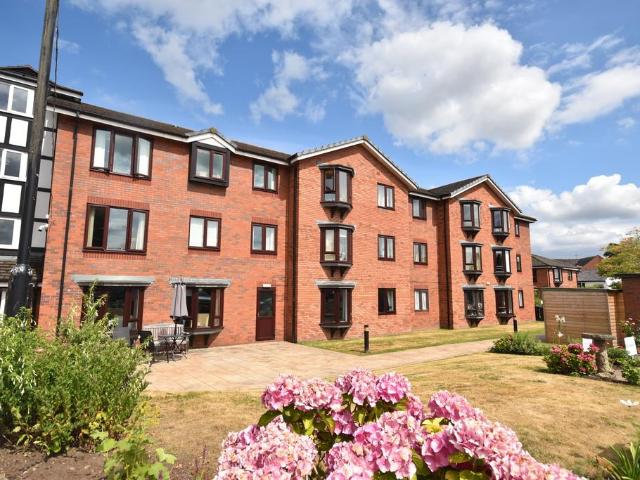 Flat for sale in Whitchurch, Shropshire