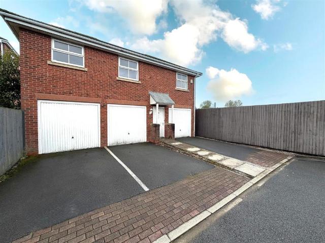 Flat for sale in Lee Bank, Greater Manchester