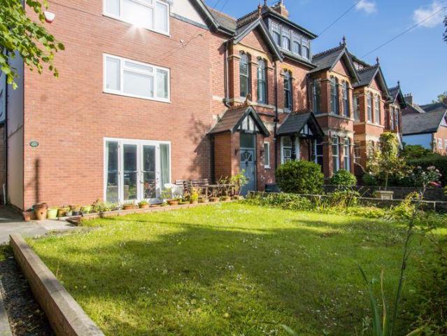 Flat for sale in Penarth, Wales