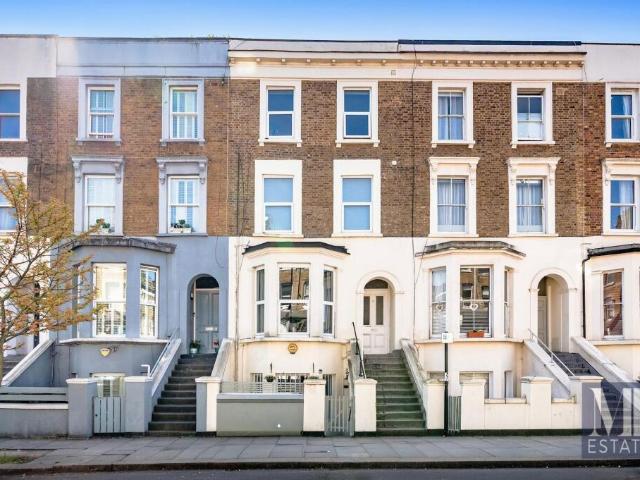Flat for sale in Kilburn, Greater London
