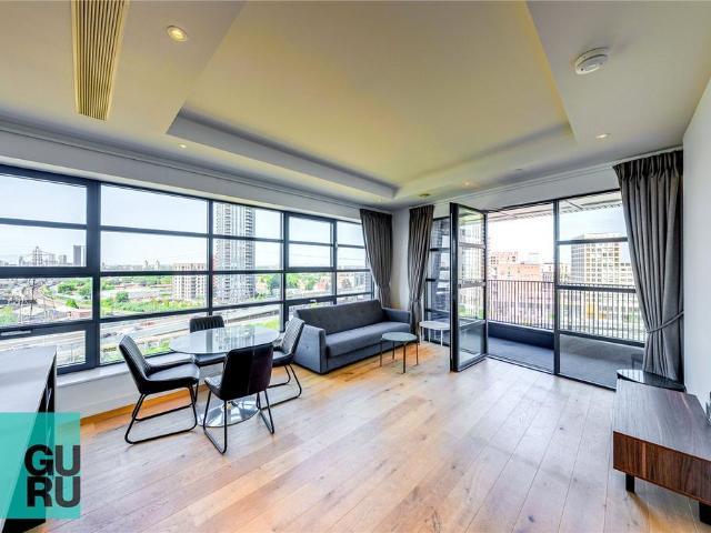 Flat for sale in London City Island, Blackwall
