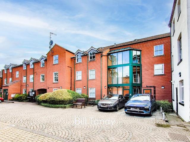 Flat for sale in Lichfield, Boley Park