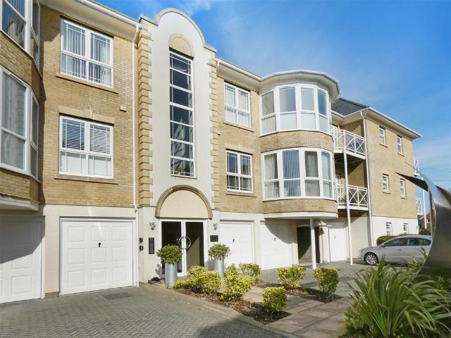 Flat for sale in Rustington, Arun