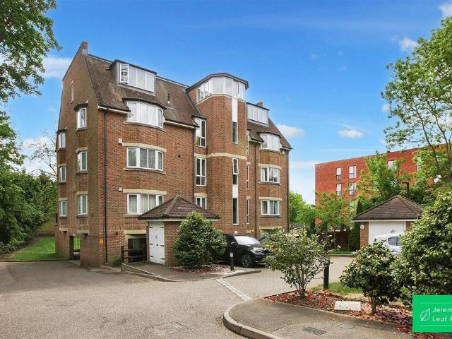 Flat for sale in London Borough of Barnet, Greater London