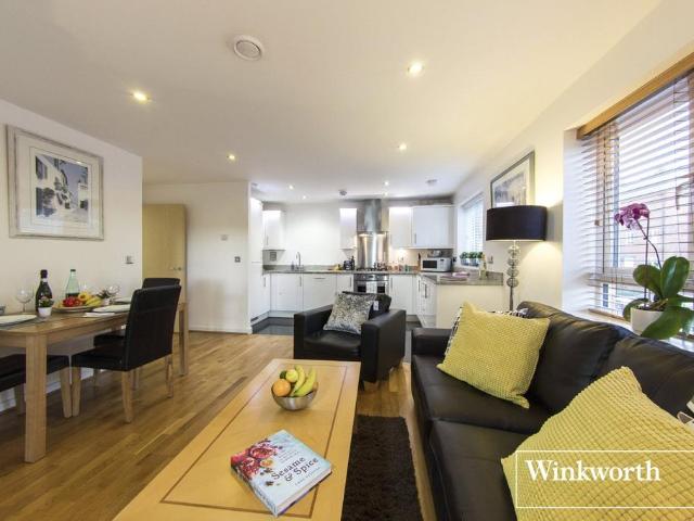 Flat for sale in Elstree and Borehamwood, Borehamwood