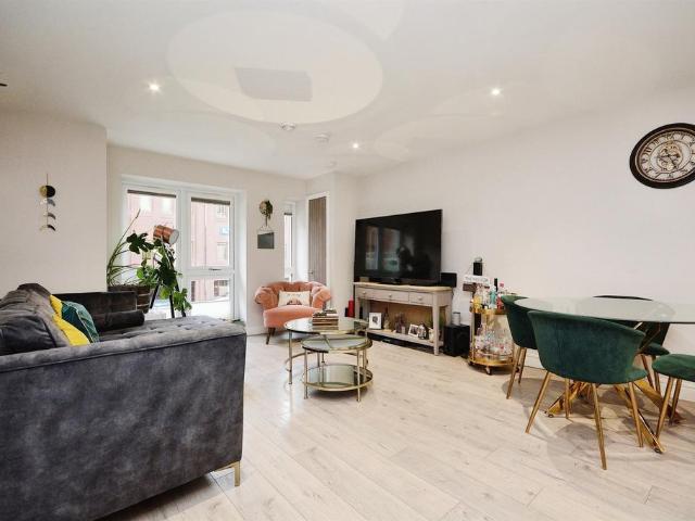 Flat for sale in Navestock Side, Essex