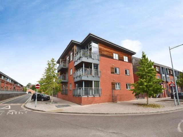 Flat for sale in Diglis, Worcestershire