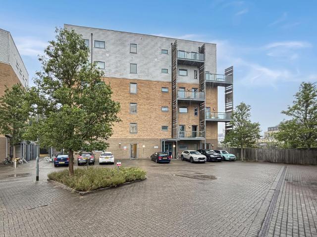 Flat for sale in Arbury, Cambridgeshire