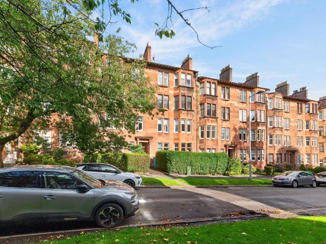 Flat for sale in Broomhill, Scotland