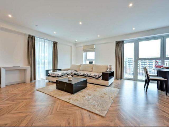 Flat for sale in Norbiton, Greater London
