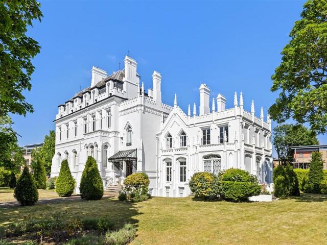Flat for sale in Hammersmith, Greater London