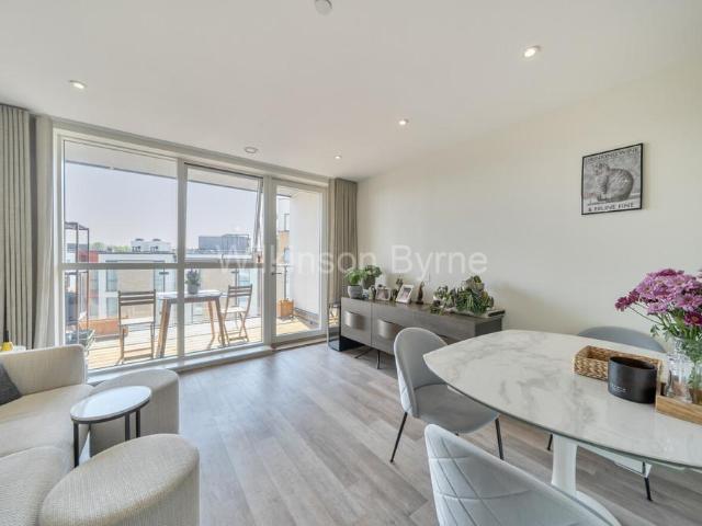 Flat for sale in New Southgate, Isle Of Man