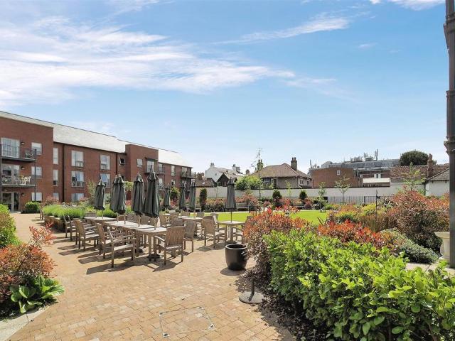 Flat for sale in Salisbury, Wiltshire