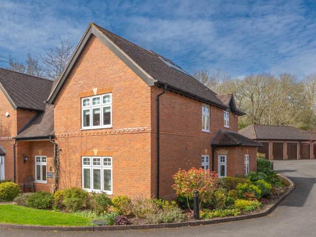 Flat for sale in Alderminster, Warwickshire