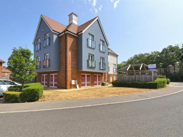 Flat for sale in Bourne Vale, Kent