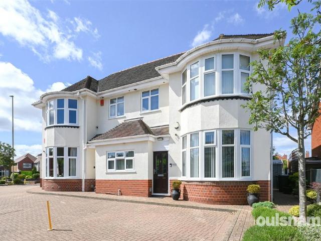 Flat for sale in Halesowen, West Midlands