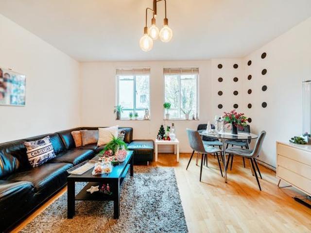 Flat for sale in Bayswater, Greater London
