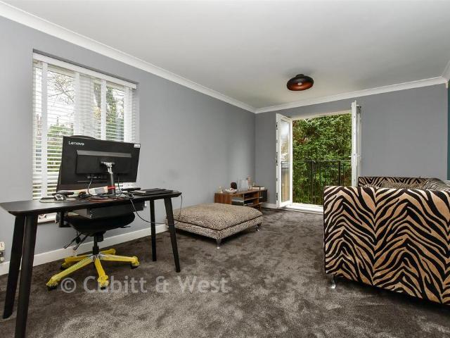 Flat for sale in Caterham Valley, Hillview