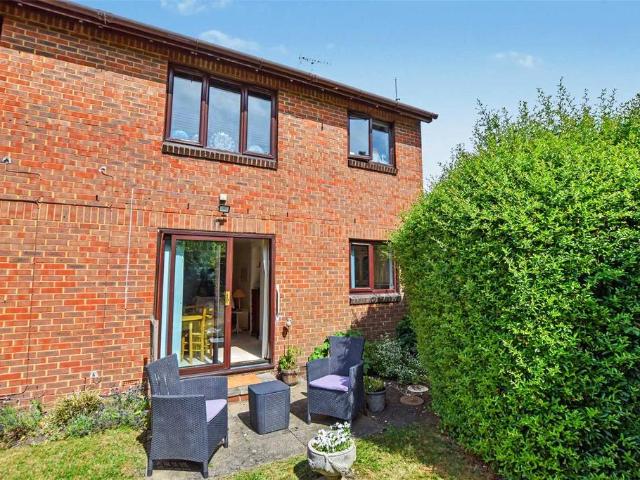 Flat for sale in Bolton Low Houses, Hampshire