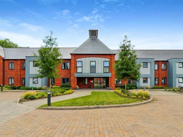 Flat for sale in Chelmondiston, Suffolk